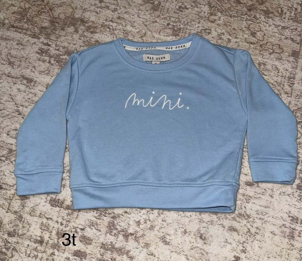 Size 3t
Rae Dunn Mini Sweatshirt
